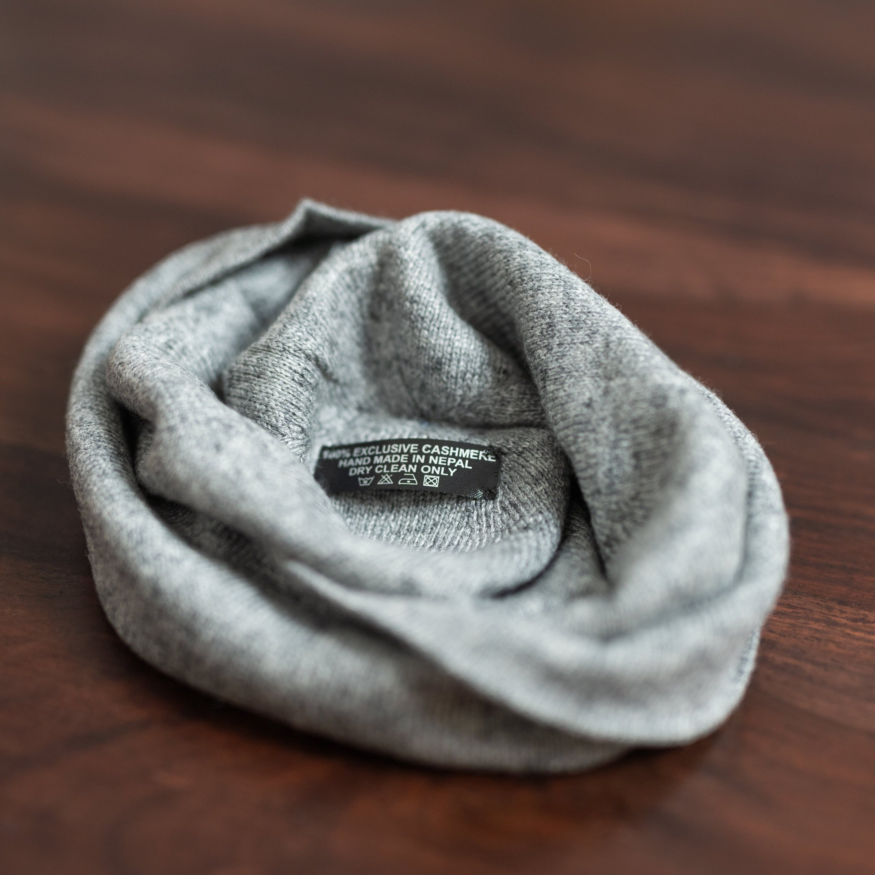 Kaschmirmütze Beanie Glatt Grau – Handmade in Nepal | Price Includes Shipping & VAT